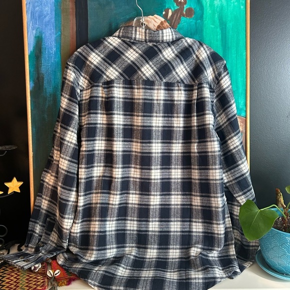 Navy and White Plaid Flannel Casual Button-Down Shirt - Picture 8 of 16